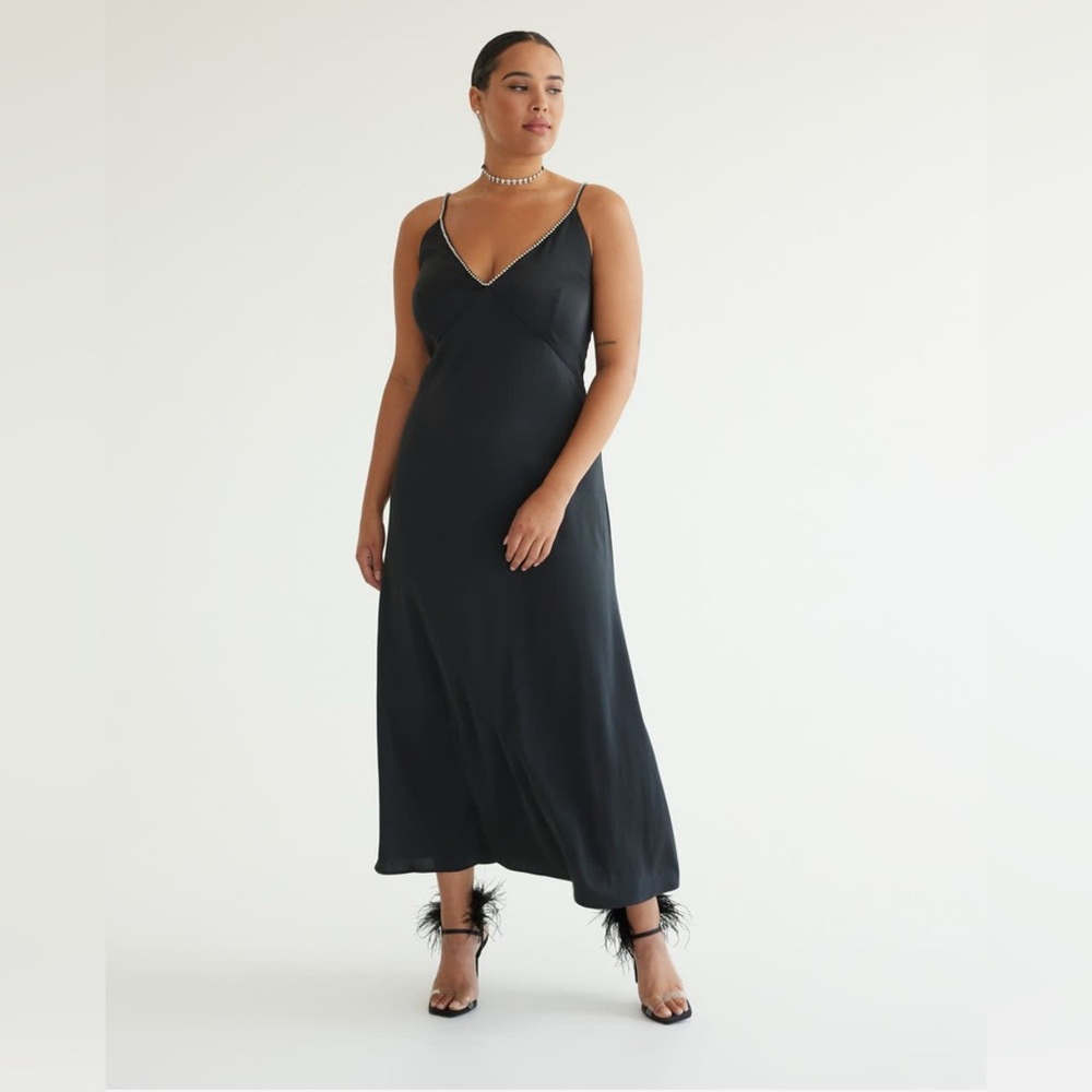 Reitmans Sleeveless Satin Midi Dress-Black